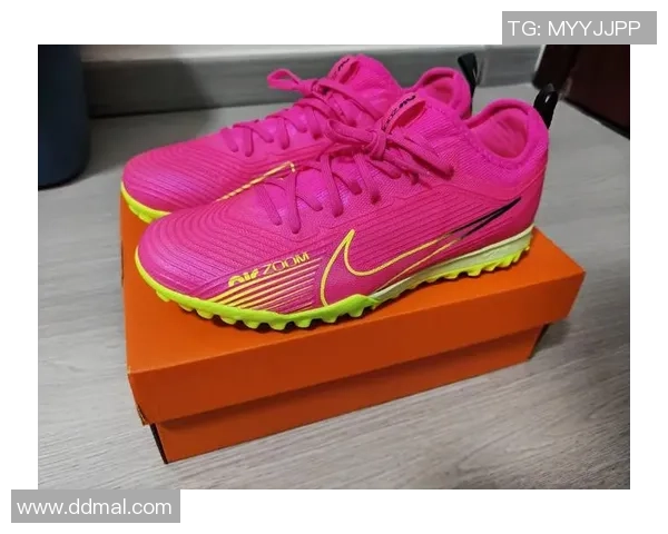 球星们如何选择粉色足球鞋 展现个性与突破传统的时尚风采