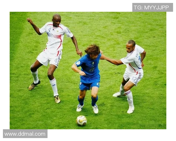 足球巨星原声回响 球场上的声音与激情呈现