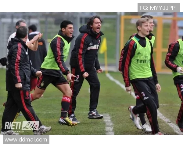 足球球星与网红的区别：从职业身份到社会影响力的多维对比