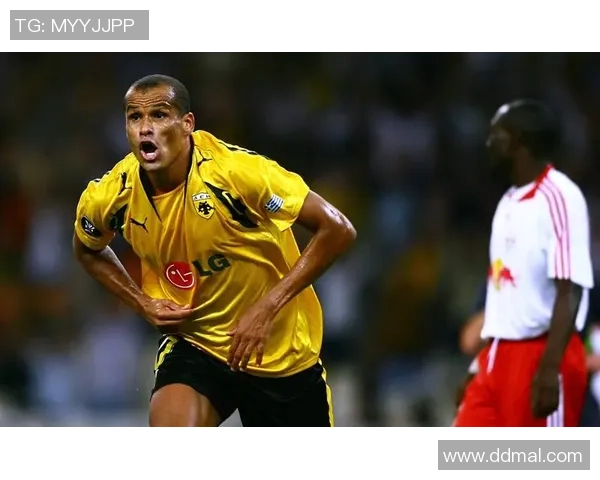 十大神锋足球球星盘点：璀璨巨星谁主沉浮？