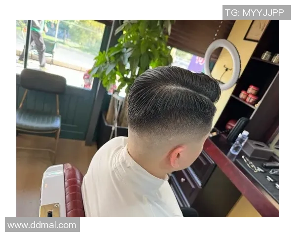 足球球星独特三角发型造型男士发型潮流趋势解析与搭配技巧 足球球星独特三角发型造型男士发型潮流趋势解析与搭配技巧